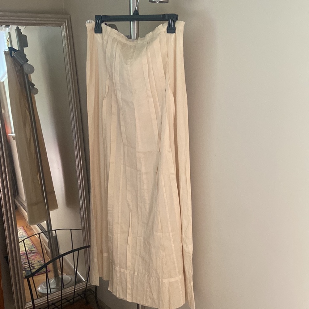 NWT sheer pleated maxi skirt sz 8 color is vanilla